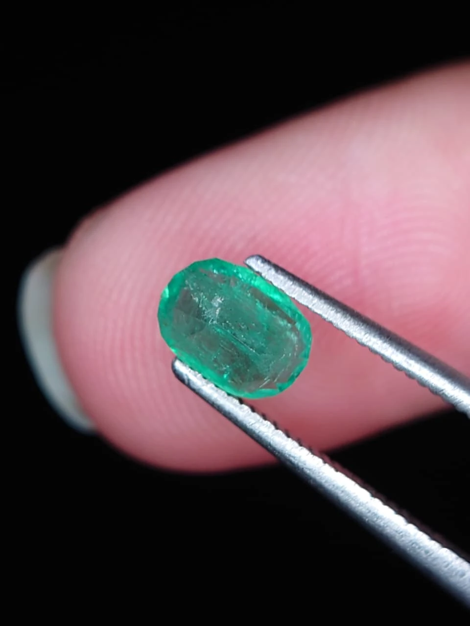 0.6ct Natural Oval Faceted Panjsher Emerald from Afghanistan — view 3
